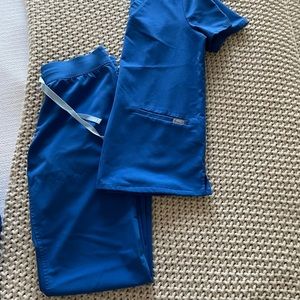 Figs Livingston scrub set